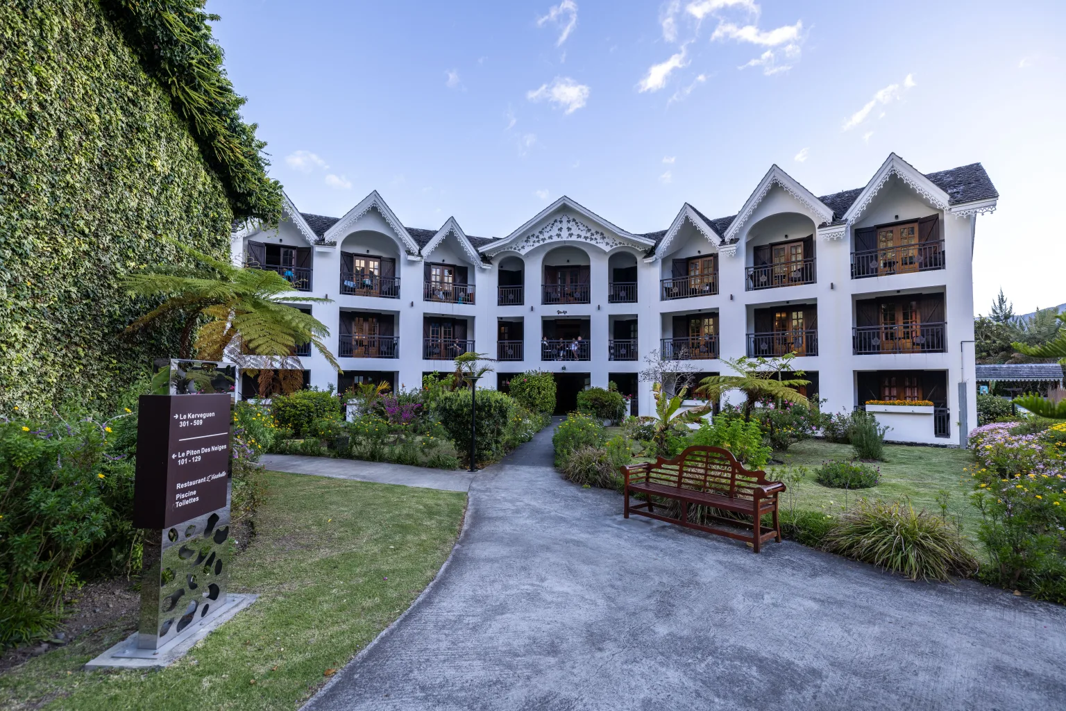 La devanture du Vieux Cep